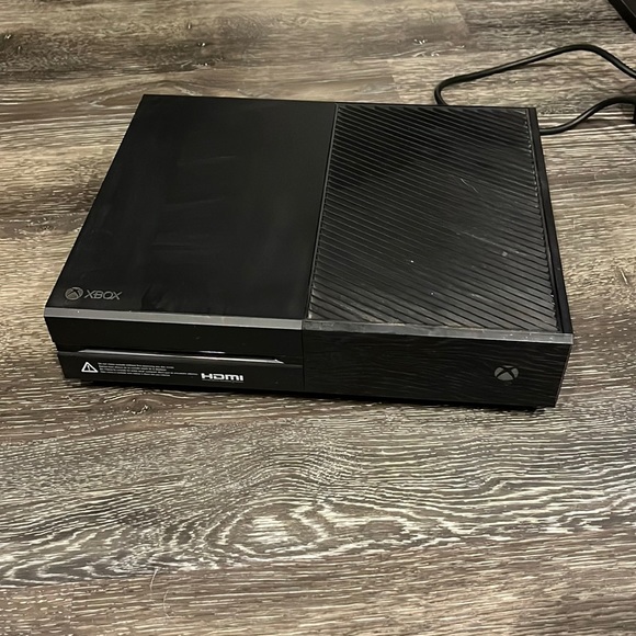 Xbox One entertainment system - Picture 2 of 3